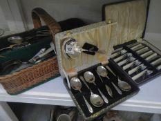 2 cased cutlery sets and a quantity of loose cutlery