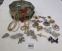 A mixed lot of necklaces and brooches