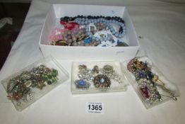 A mixed lot of good costume jewellery