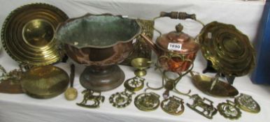 A mixed lot of brass and copper