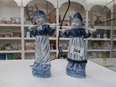 A pair of Delft figures