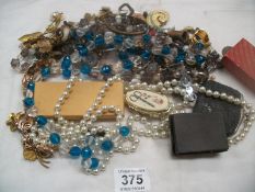 A mixed lot of jewellery inc gold brooch a/f, medal etc