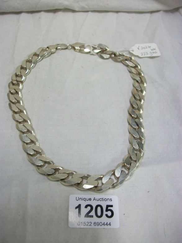 A heavy silver neck chain, 223gms