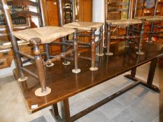 A long stretcher base table