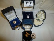 A mixed lot of rings and a pendant