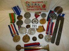 A mixed lot of medals and medallions