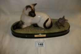A Beswick group, Siamese cat and mouse 'Watch It'