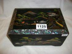 An Oriental lacquered jewellery box