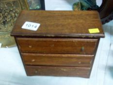 A MIniature 3 drawer chest (missing 4 knobs) 22 x 19 x 10 cm