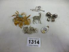 An ornate silver gilt floral brooch and other costume jewellery