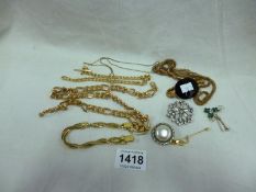 A mixed lot of costume jewellery