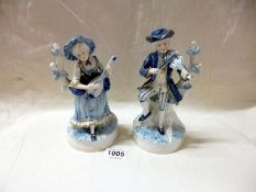 A pair of blue and white musician figures, 20cm