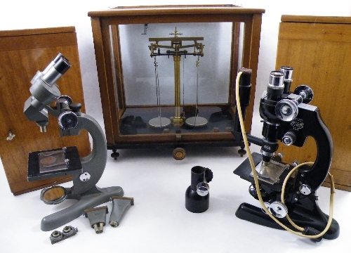 Scientific : A set of laboratory scales by Griffin & Tatlock of London, in teakwood and glass