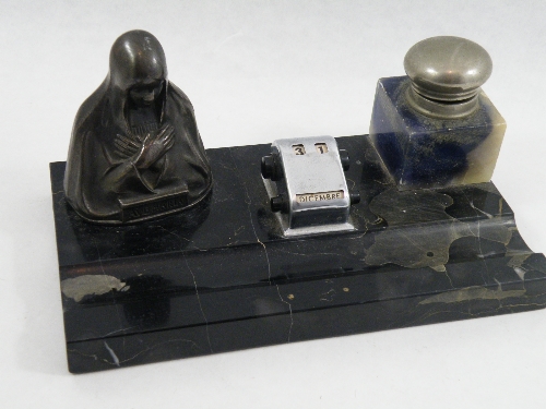 An Italian Potoro marble desk pen rest and blue marble inkwell, together with a central chrome