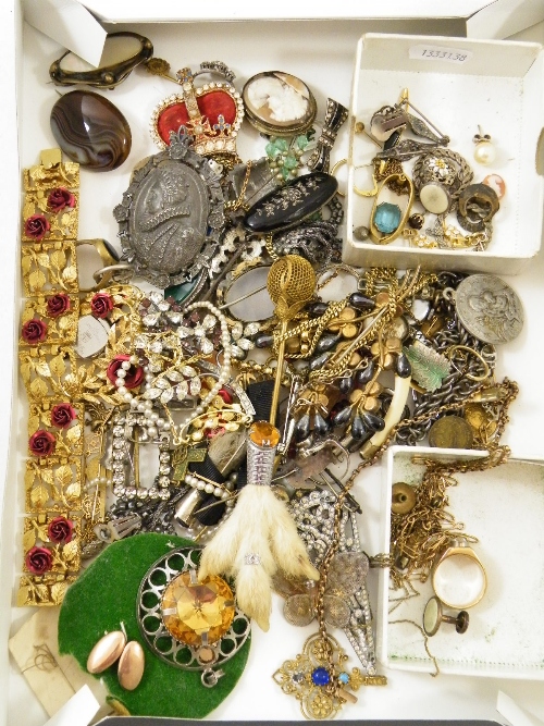 Mixed lot of Victorian and later costume jewellery