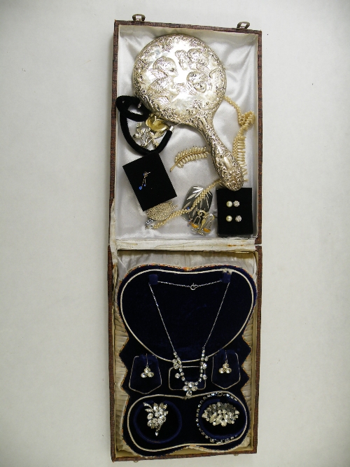 Mixed lot of costume jewellery matched to a period presentation case