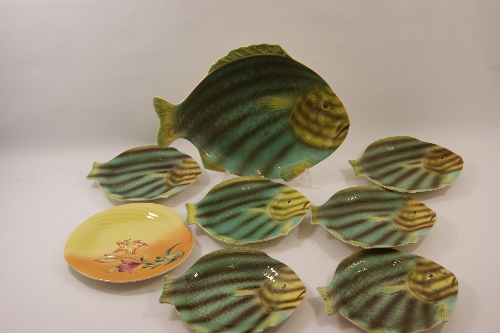 A set of Art Deco Shorter & sons Ltd fish plates modelled as fish`s, including a fish platter & 6