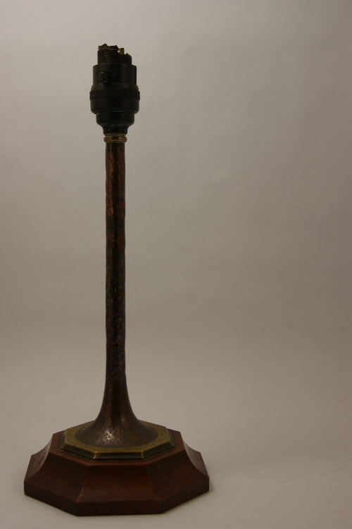 Arts & Crafts copper and brass table lamp of hammered copper stem with brass  octagonal base on