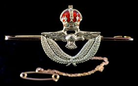 Royal Air Force officer’s cap badge bar brooch, fitted with King’s crown eagle and wreath all in
