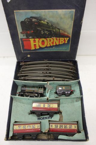 Boxed Hornby O Gauge Passenger Set No.51 containing 50153 Engine with Tender and key plus 3