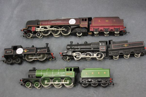 3 Hornby Engines with Tenders including Duchess of Sutherland 6233, LNER 8509 and 46400 plus a