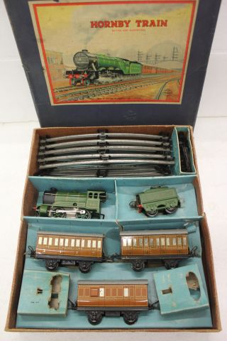 Boxed Hornby O Gauge No. 501 Passenger set complete with 1842 LNER Engine & Tender, 3 Carriages