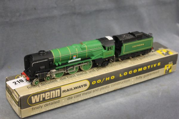 Boxed Wren OO/HO die cast W2237 4-6-2 West Country Southern Locomotive with tender