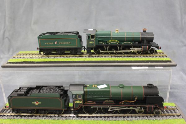 Cased OO Gauge Hornby 4983 Albert Hall Engine with tender and a cased OO Lord Anson Engine with