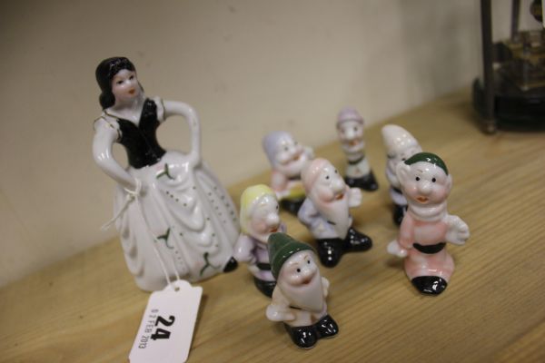 A Snow White and the Seven Dwarves Ceramic Set
