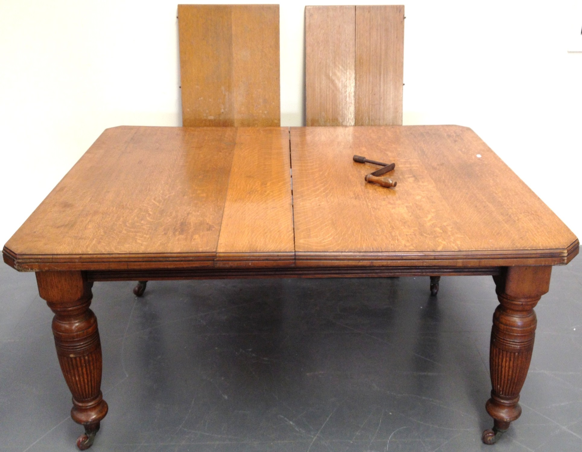 Oak Wind Out Dining Table With Two Extra Leafs