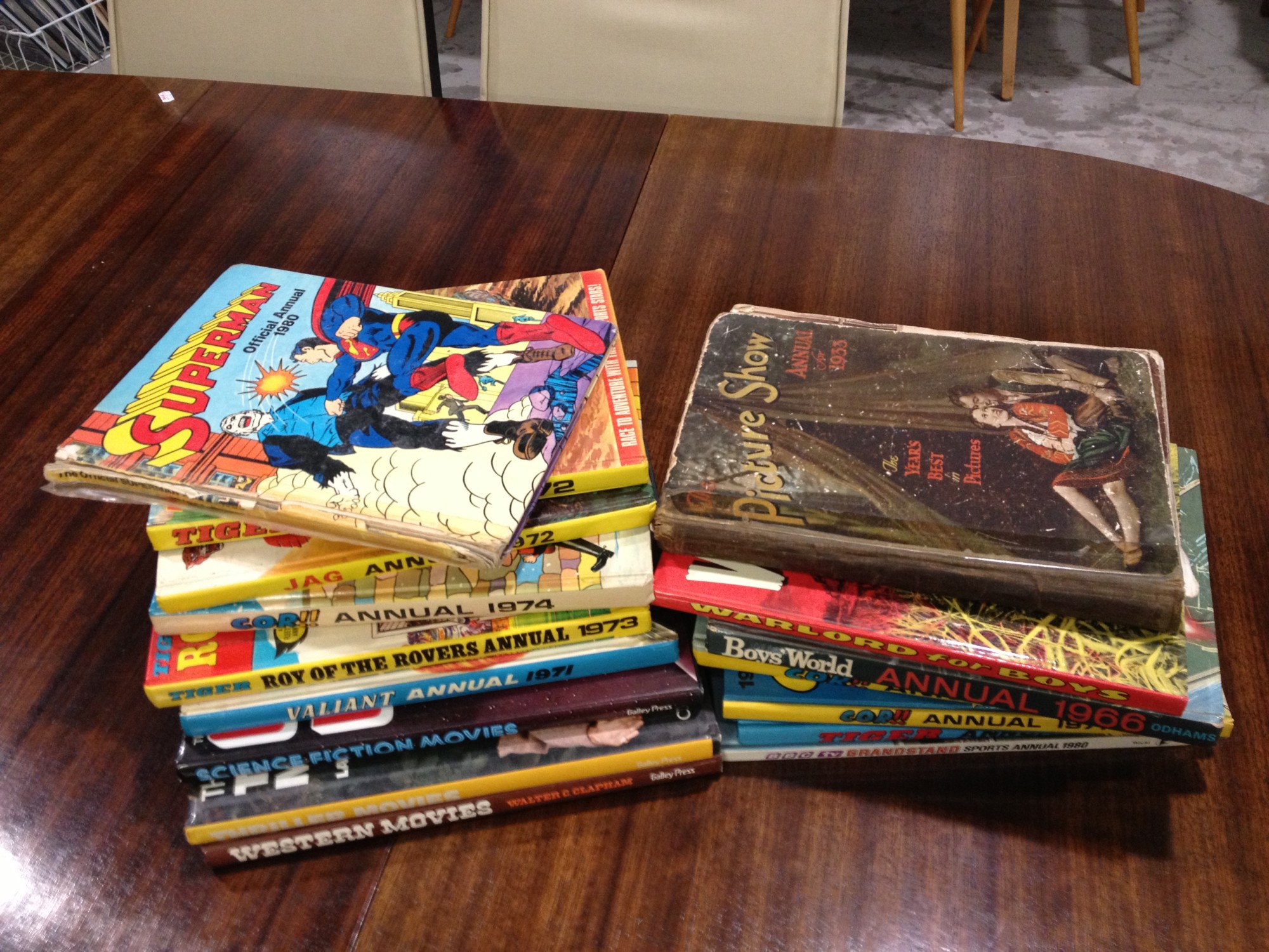 QTY of various annuals, Superman, Roy of the rovers Etc.