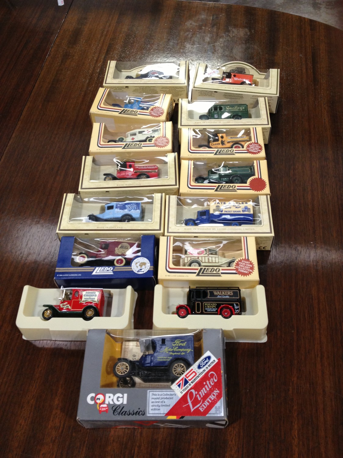 15 boxed Lledo die cast models