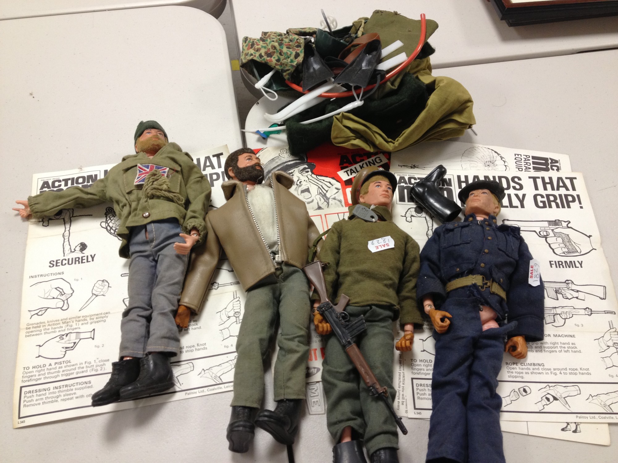 Talking action man comander and 3 others with various clothes and accessories