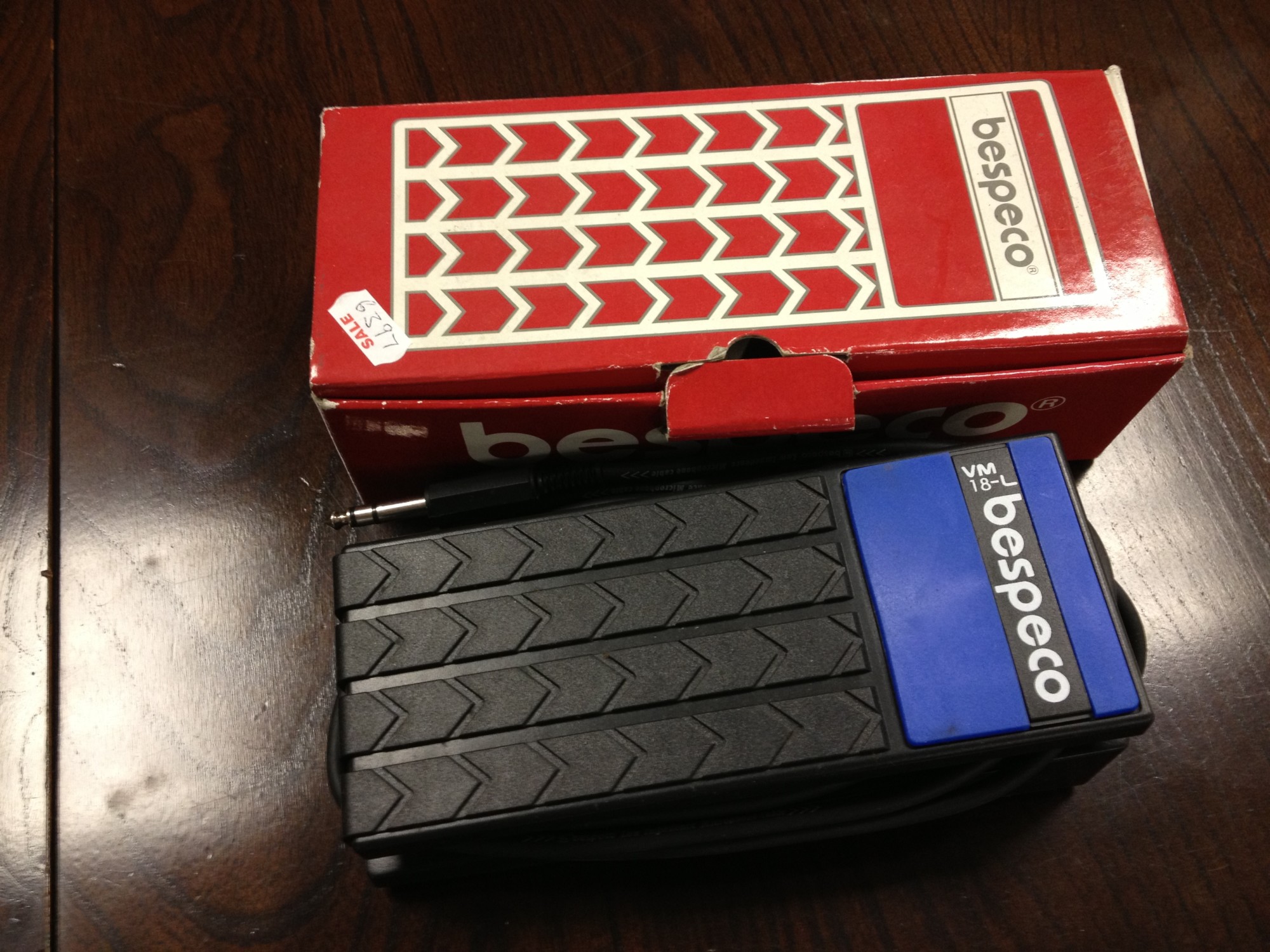 Boxed Bespeco volume pedal