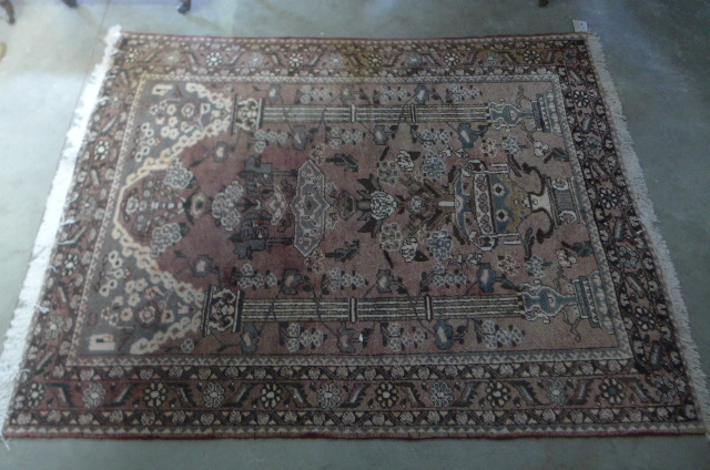 A Esfahan rug - 200 cm x 155 cm