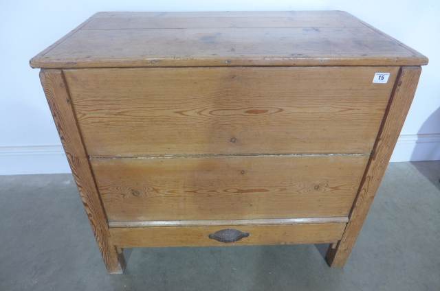 A pine chest with a rising top over a single drawer - Height 70 cm x Width 80 cm