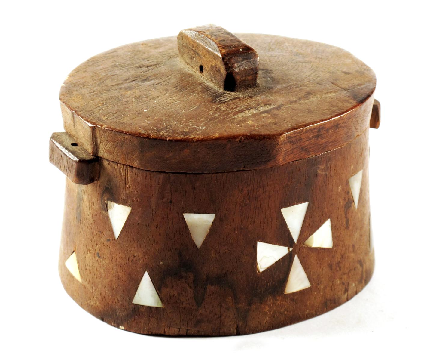 A Solomon Islands oval wood fish hook box, with inlaid mother of pearl triangles with cover, 3½in (