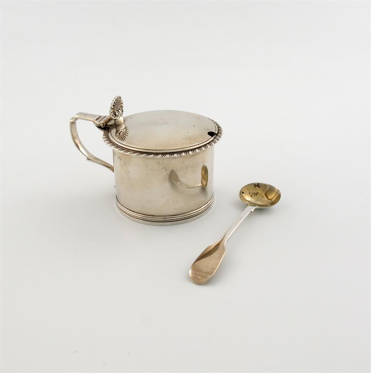 A George IV silver mustard pot,by Thomas James, London 1829,circular form, gadroon border, scroll