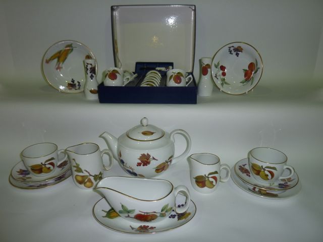 A quantity of Royal Worcester "Evesham" pattern wares including a teapot, a boxed set of lidded