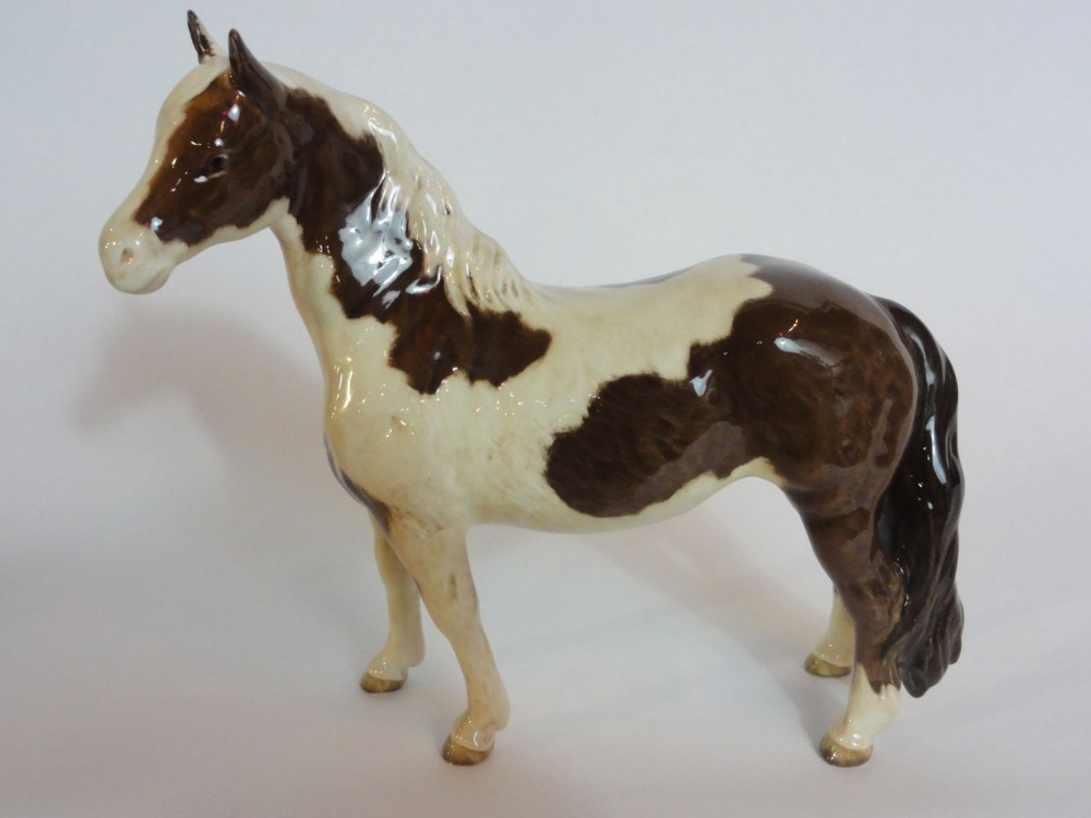 A Beswick Pinto pony in the skewbald colour signed by Arthur Gredington 1373