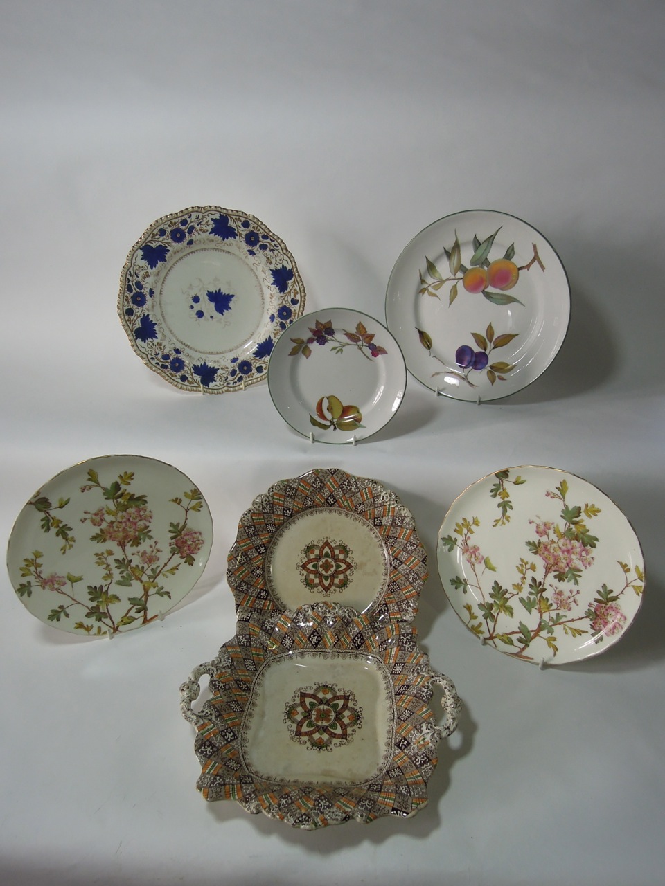 A part R M W & CO Caledonian dessert service comprising eight plates and two dishes, sixteen Royal