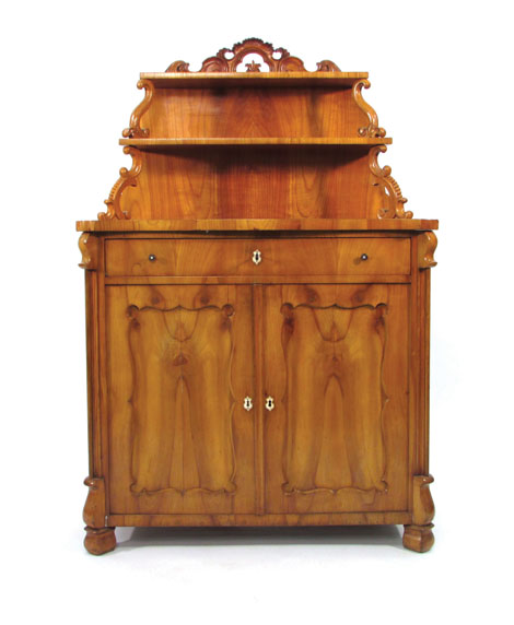 A 19th century Continental walnut chiffonier with shelved superstructure and cupboard base, w. 90 cm