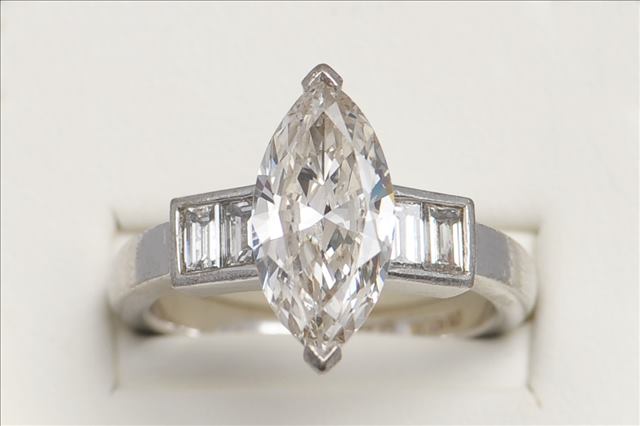 A FINE AND RARE MARQUISE SHAPED SINGLE STONE DIAMOND RING, weight 2.51cts, measuring 15.1mm x 7.40mm