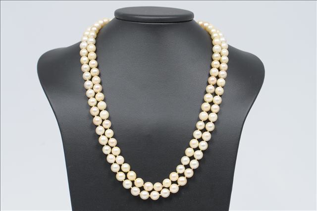 A TWO ROW CULTURED PEARL NECKLACE, creamy in colour approx 7mm diameter, knotted, approx 18" long