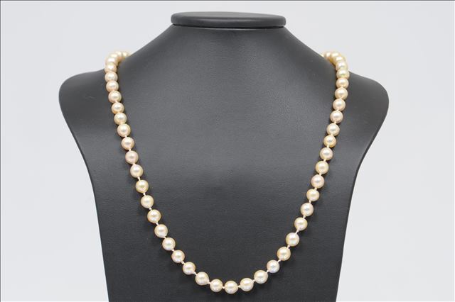 A FINE QUALITY CULTURED PEARL EVEN ROW NECKLACE, each pearl approx 7mm diameter, good lustre,