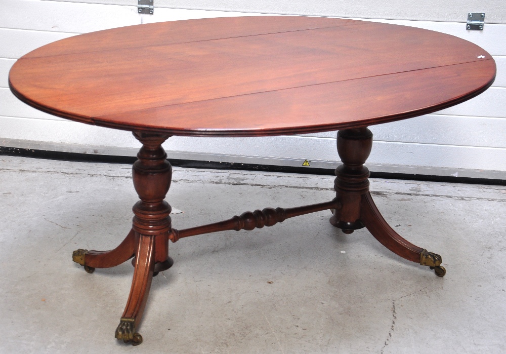 A Victorian mahogany tilt-top breakfast table raised on claw feet, diameter 104cm.