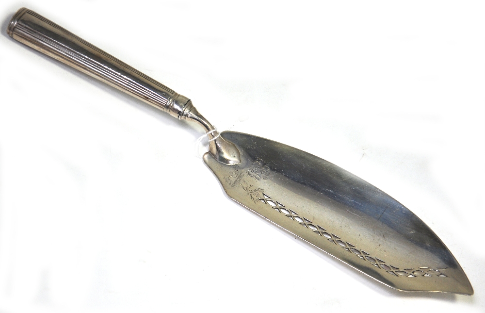 A George III hallmarked silver fish slice with matching silver handle, London 1800, length 30cm,