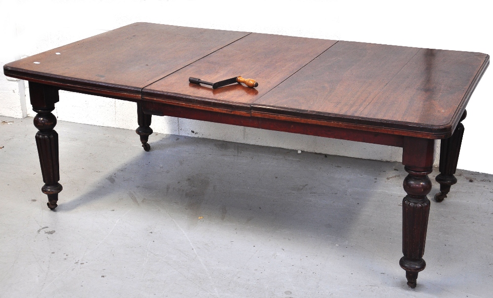 An early 20th century mahogany wind-out table, fully extended 141 x 106cm.