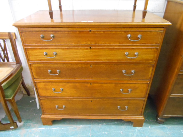 A Georgian Mahogany Chest of Drawers, two short over three long, with knob handles, 105cm tall.