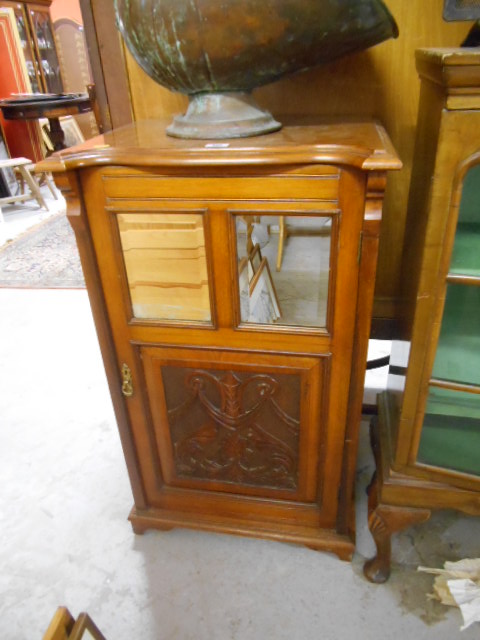 An Edwardian Mahogany Side Cabinet, with single cupboard, 92cm tall.